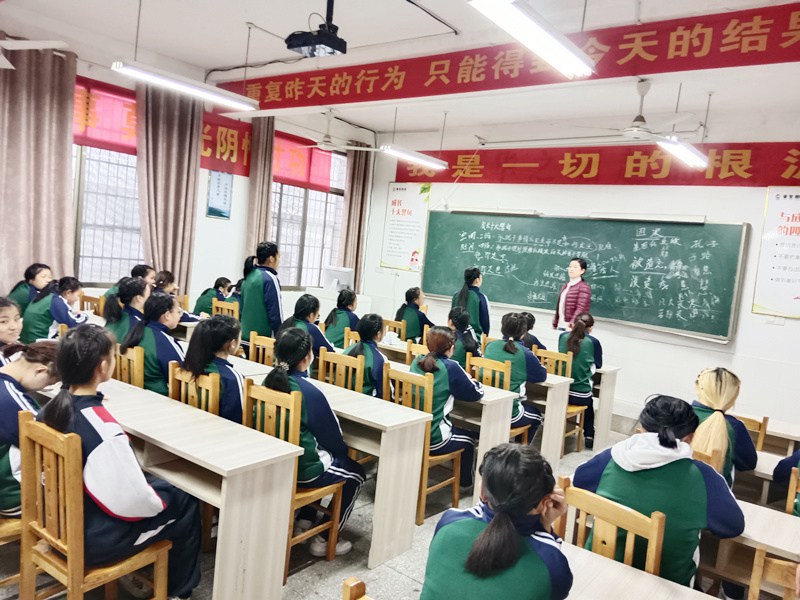學(xué)校通過什么方式改造孩子的不良行為呢？