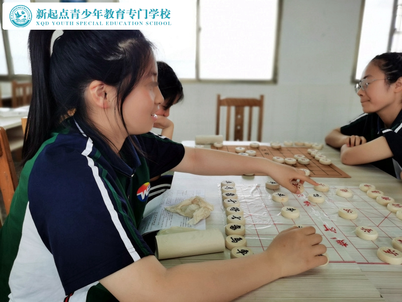 新起點(diǎn)教育專門學(xué)校組織象棋學(xué)習(xí)活動(dòng)