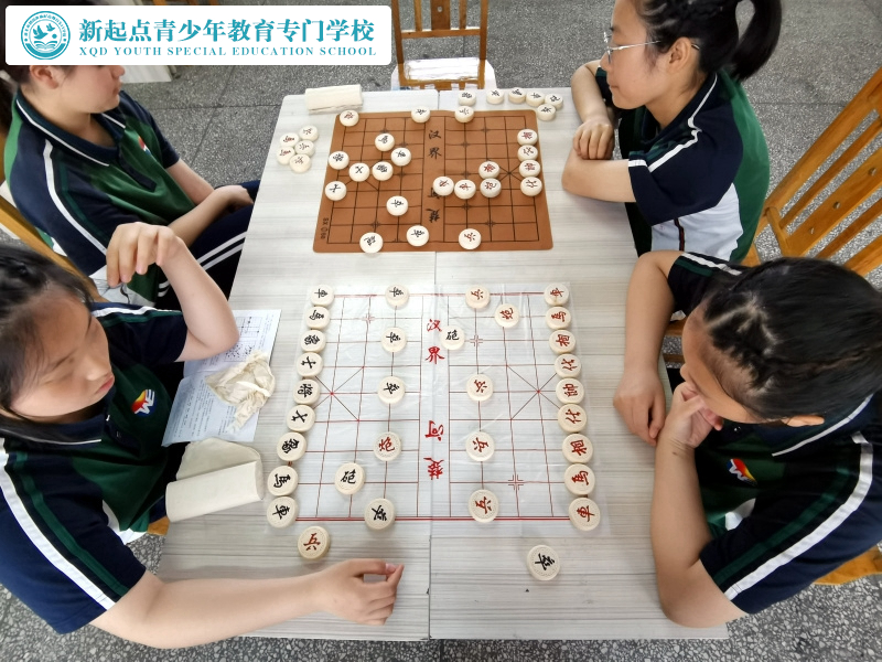 新起點(diǎn)教育專門學(xué)校組織象棋學(xué)習(xí)活動(dòng)