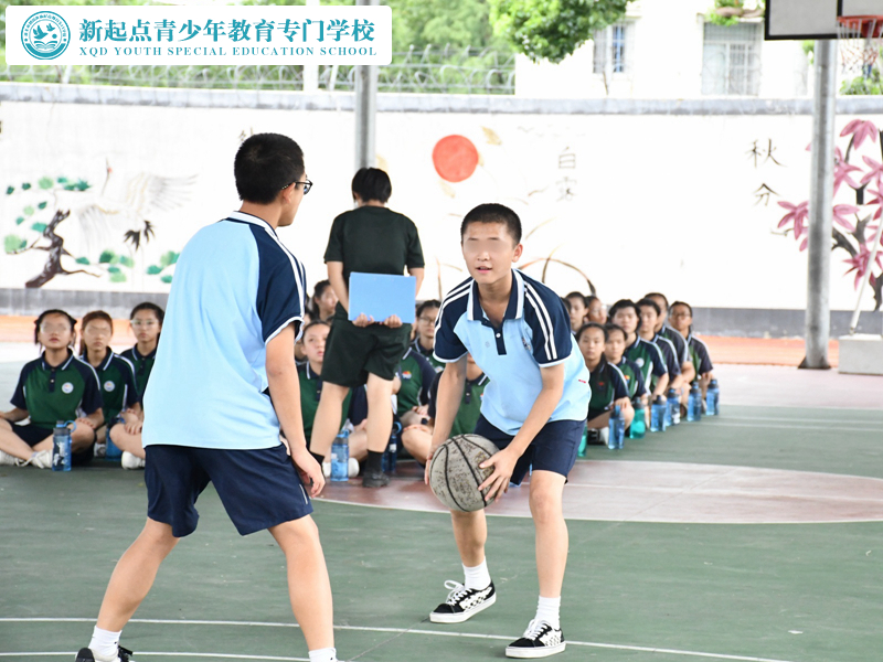 新起點教育青少年特訓(xùn)學(xué)校拓展活動之籃球比賽